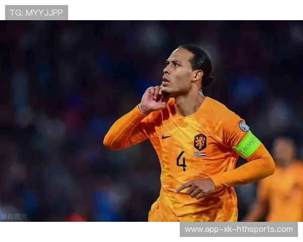 利物浦角球混战中，范迪克回头望月破门